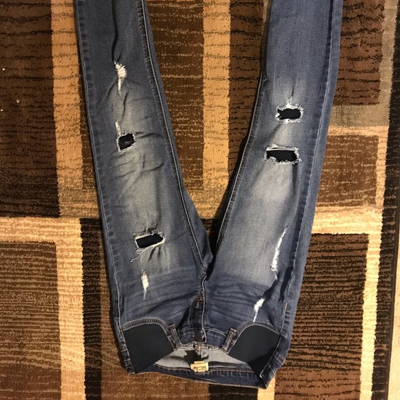 Distressed Motherhood Maternity skinny jeans - Picture 5 of 8